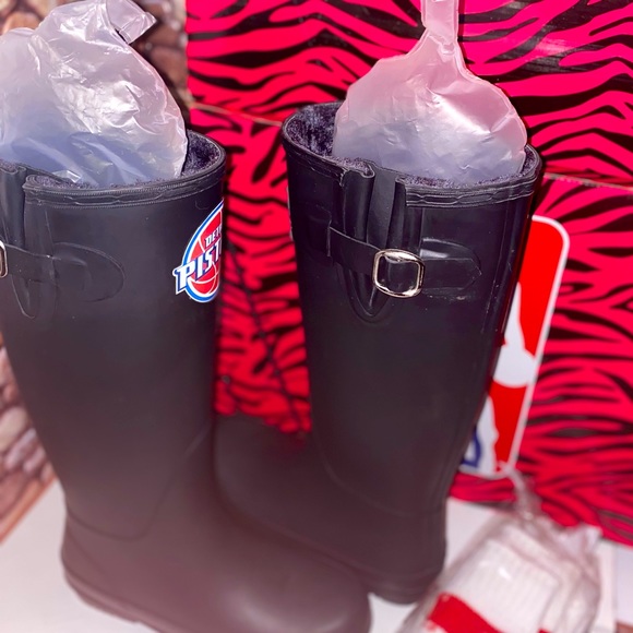 Detroit Pistons Rain Boots (FRONTRUNNER) - Picture 7 of 9